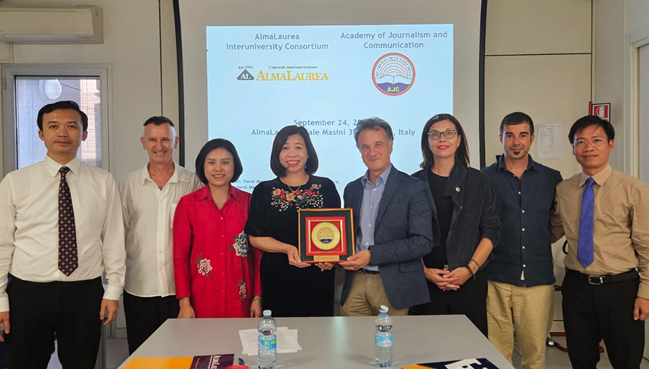 L’Accademia di Giornalismo e Comunicazione di Hanoi in visita ad AlmaLaurea