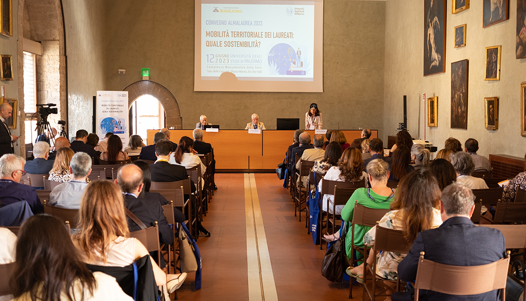 Salgono le performance dei laureati, scende il valore reale delle loro retribuzioni